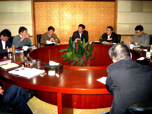 黑旋風(fēng)機(jī)械開發(fā)公司召開董事長辦公會議