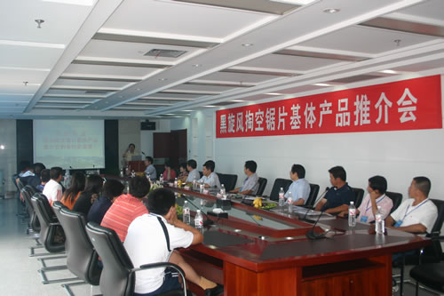 黑旋風(fēng)鋸業(yè)公司向石材企業(yè)推介掏空鋸片基體產(chǎn)品 
