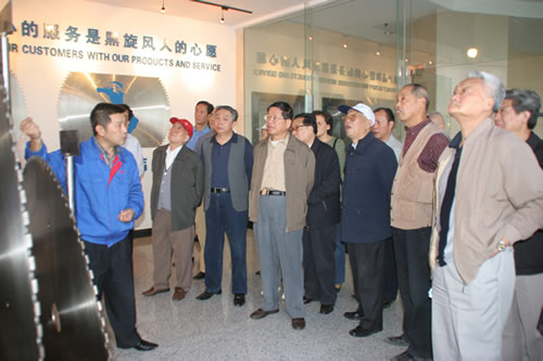 黑旋風(fēng)股份喜迎宜昌市老干部參觀團(tuán)