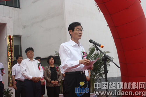鄭州市委常委、統(tǒng)戰(zhàn)部長 王躍華在鄭州市新材料產(chǎn)業(yè)集聚區(qū)揭牌暨項目簽約儀式上的講話
