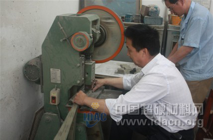 鄭州三磨所科技工貿(mào)部推出砂布頁輪開槽專用金剛石切割片
