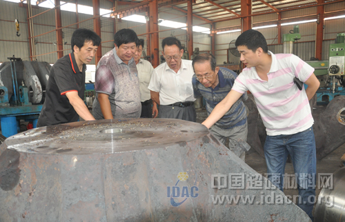 中國(guó)超硬材料網(wǎng)顧問(wèn)王光祖教授一行走訪立新液壓設(shè)備公司