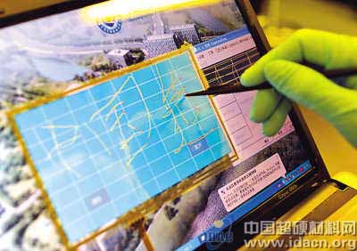 國內(nèi)首片15英寸單層石墨烯制備成功