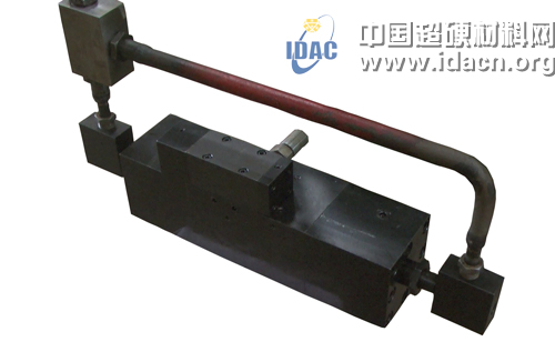鄭州睿軍機電成功研發(fā)雙作用往復增壓器