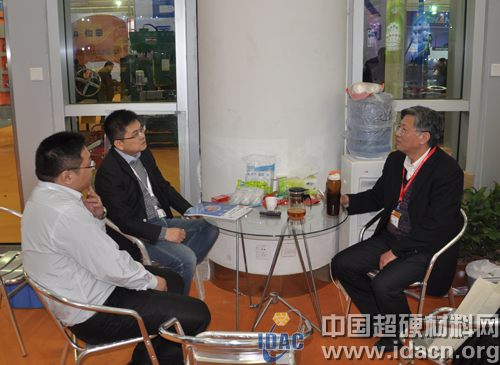 超硬協(xié)會秘書長李志宏走訪部分參展企業(yè)