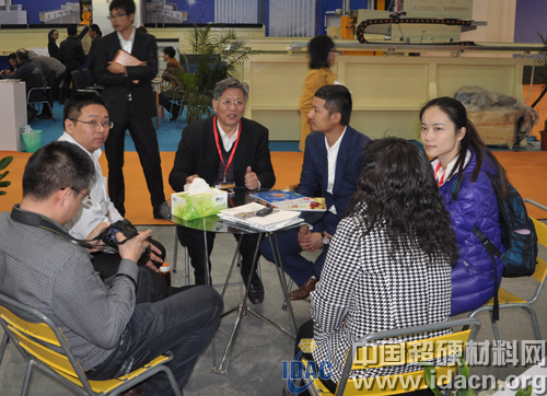 超硬協(xié)會秘書長李志宏走訪部分參展企業(yè)