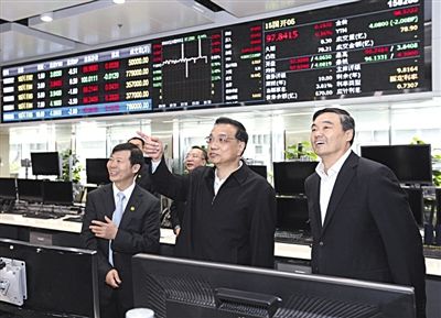 李克強：銀行服務(wù)收費能不收的盡量不收
