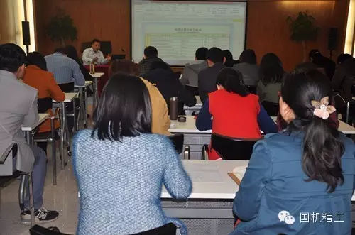 中機(jī)合作開展磨料磨具行業(yè)檢測(cè)儀器和設(shè)備知識(shí)培訓(xùn)