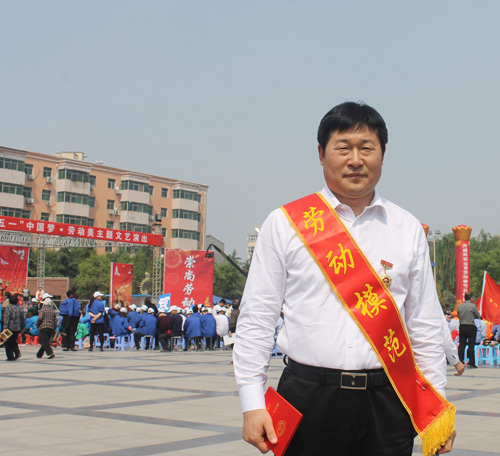 匯金集團董事長郭榮勛榮獲“五一勞動獎章”