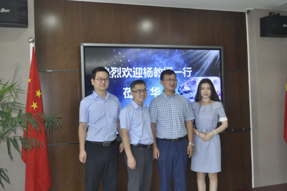 清華大學(xué)楊建強(qiáng)教授蒞臨華晶參觀指導(dǎo)