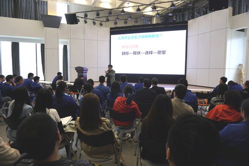 鄭州華晶公司組織召開《高效能人士的七個習(xí)慣》專題培訓(xùn)會議