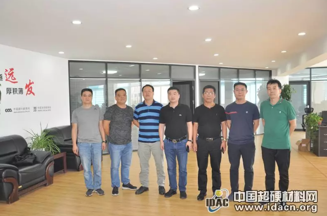 中國第六砂輪廠技術(shù)廠長何群虎一行到訪中國超硬材料網(wǎng)