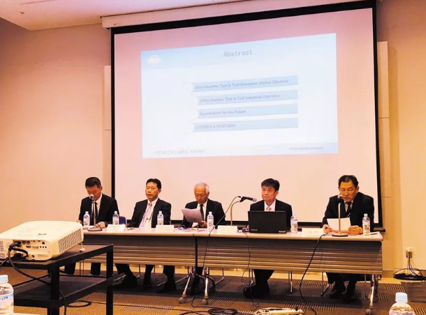 機床工具協(xié)會出訪團組全面參觀和考察JIMTOF2018