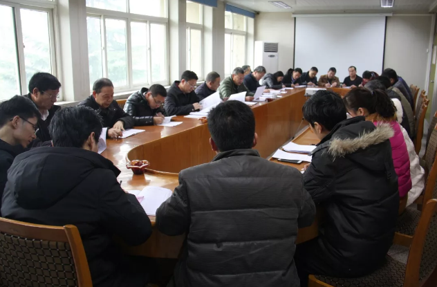 中南鉆石公司召開十二月份黨委理論學(xué)習(xí)中心組擴(kuò)大會