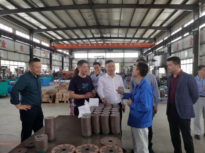 南安石材機(jī)械輔料產(chǎn)業(yè)聯(lián)合會(huì)赴鄂州金剛石產(chǎn)業(yè)集群參觀交流