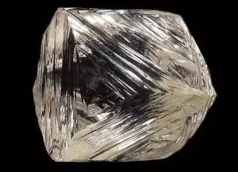 “世界最硬”的鉆石究竟是怎么被切出來的？