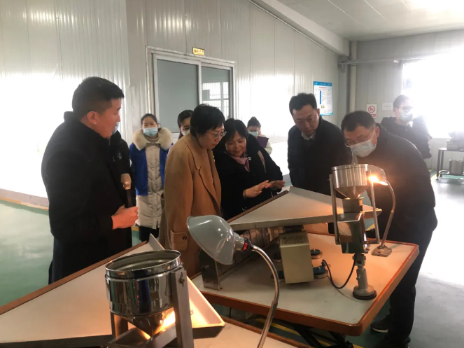 滎陽市市場監(jiān)督管理局到華晶公司調(diào)研指導(dǎo)開展“一聯(lián)三幫”服務(wù)活動