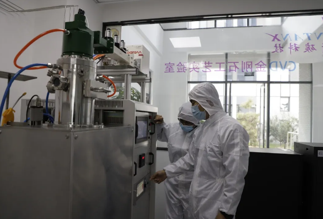 清碳科技首爐批量工藝金剛石單晶試產(chǎn)成功