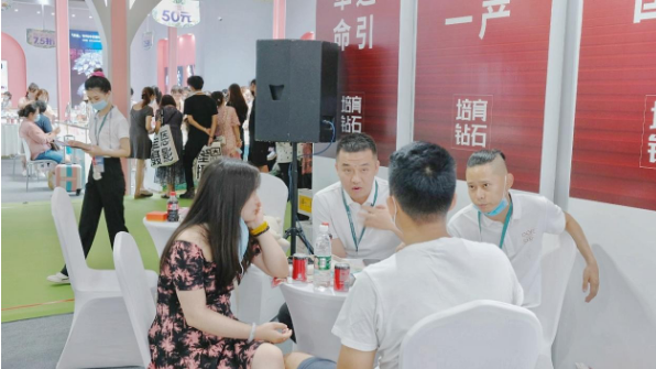 培育鉆石亮相成都婚博會(huì)，讓世界見(jiàn)證中國(guó)鉆石的魅力