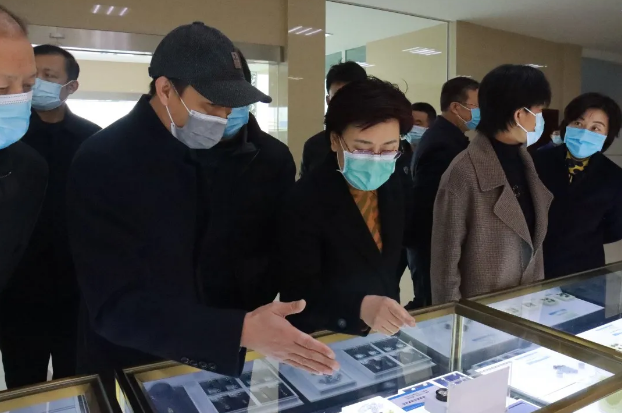 河南省科技廳廳長(zhǎng)陳向平到中南鉆石公司調(diào)研
