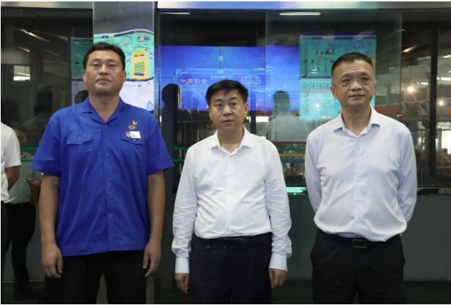 南陽(yáng)市長(zhǎng)王智慧到豫西集團(tuán)中南鉆石有限公司 開(kāi)展“企業(yè)服務(wù)日”助企活動(dòng)