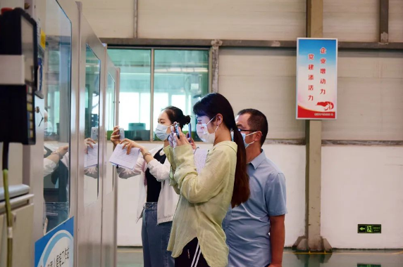 人民日?qǐng)?bào)、新華社等14家媒體為啥“直奔”長(zhǎng)葛這倆企業(yè)？