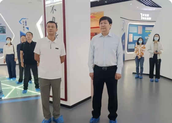 國(guó)家外匯管理局河南省分局副局長(zhǎng)朱培玉一行到中南鉆石有限公司調(diào)研交流
