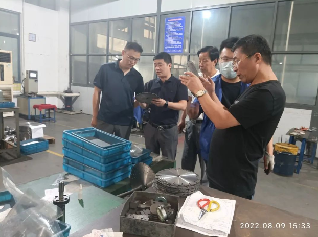 丹陽市超硬材料工具商會(huì)向全體會(huì)員企業(yè)發(fā)布新年信