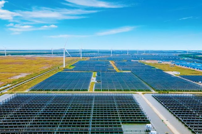 中國沙漠光伏有多牛？聯(lián)合國親自認證，發(fā)電量等同20個三峽大壩