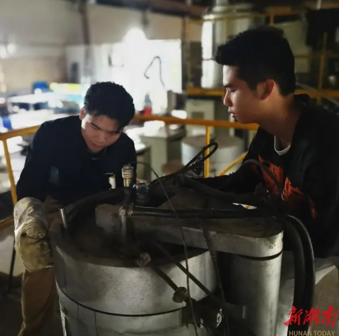 為中國“芯”貢獻青春力量！湖南高職學(xué)子自主研發(fā)國產(chǎn)芯片散熱材料