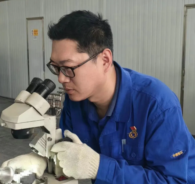 豫西集團(tuán)中南鉆石公司王長遠(yuǎn)獲“河南省勞動模范”榮譽(yù)稱號