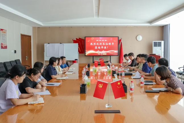 河南省標(biāo)準(zhǔn)化和質(zhì)量研究院、滎陽(yáng)市市場(chǎng)監(jiān)督管理局調(diào)研鄭州華晶標(biāo)準(zhǔn)體系建設(shè)工作