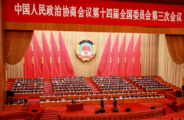 科研逐夢，金剛石之光——單崇新委員攜兩會精神歸崗啟航