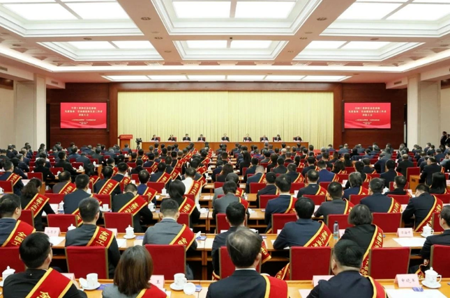 喜訊！厚德鉆石總經(jīng)理龐愛(ài)紅榮膺“全國(guó)工業(yè)和信息化系統(tǒng)勞動(dòng)模范”稱(chēng)號(hào)